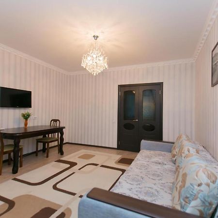 Cozy Apartment On Sarayshyq Street 5E Akmola Esterno foto